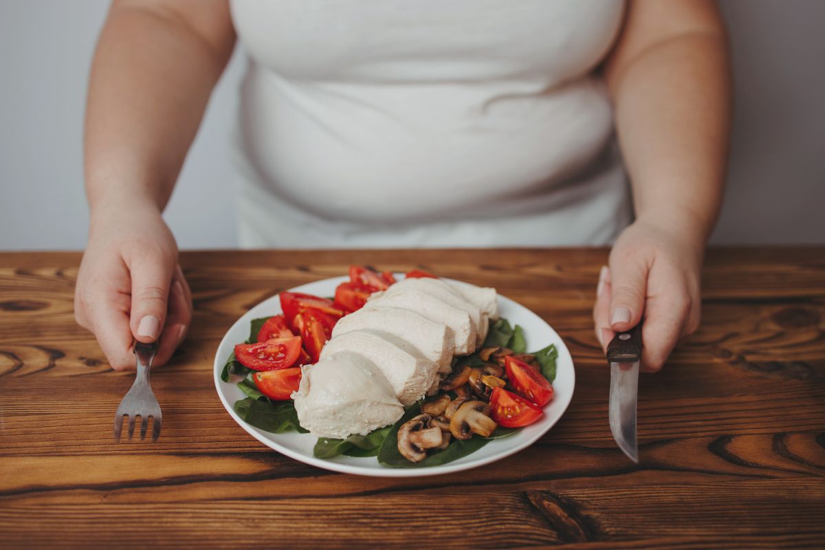 無理な食事制限によるダイエットのイメージ